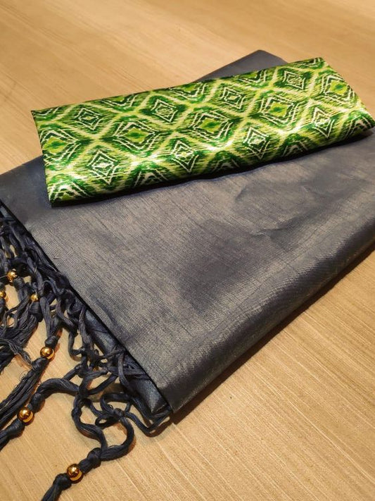 Gray Colours Beautiful Row Silk Plain Saree With Print Blouse 11