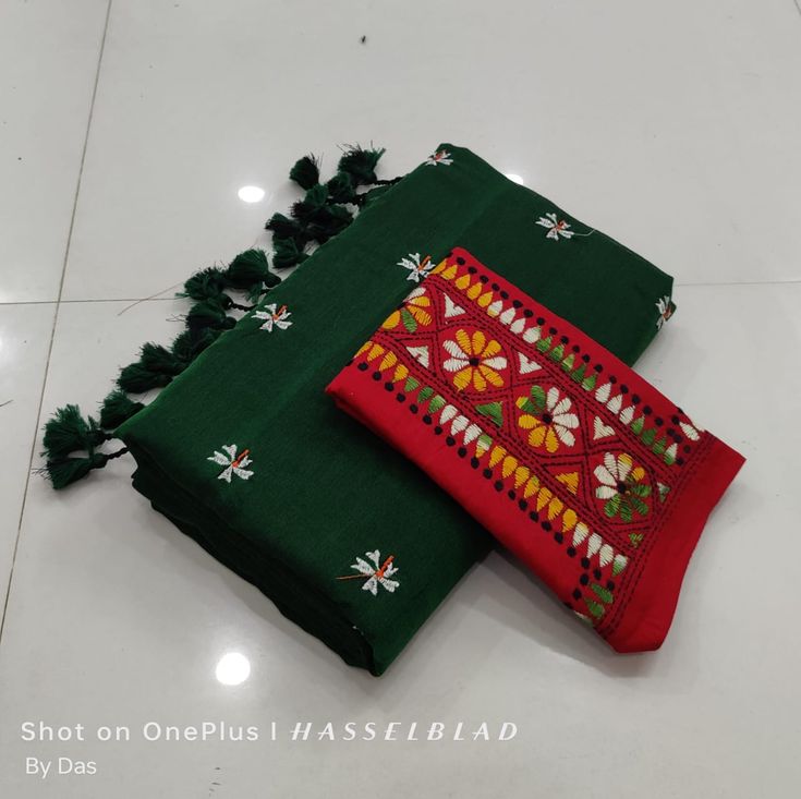 Looking Jungle Green Cotton Soft Silk Saree