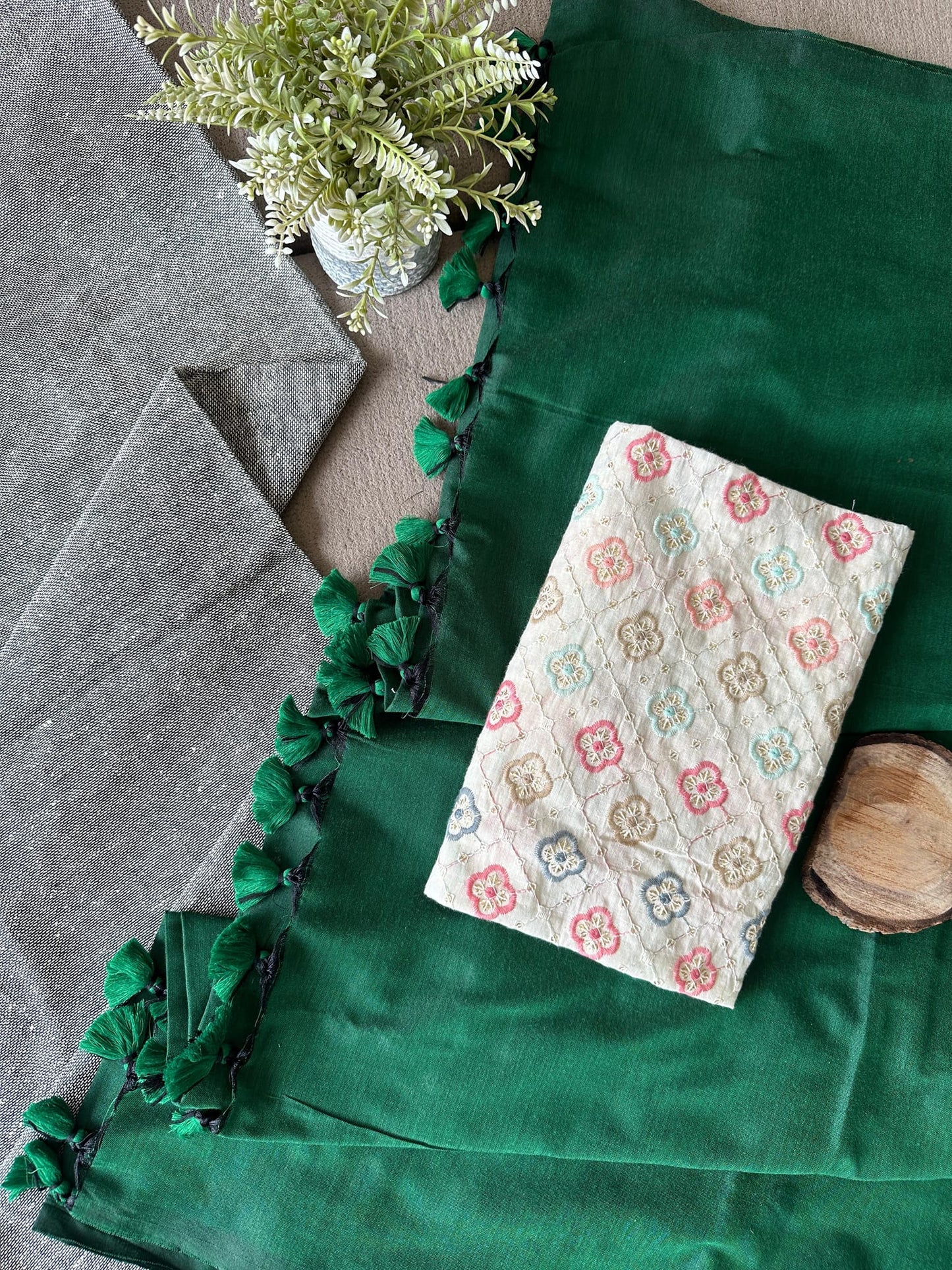 GREEN COLOUR TRADITIONAL LOOKING KHADI COTTON SAREE