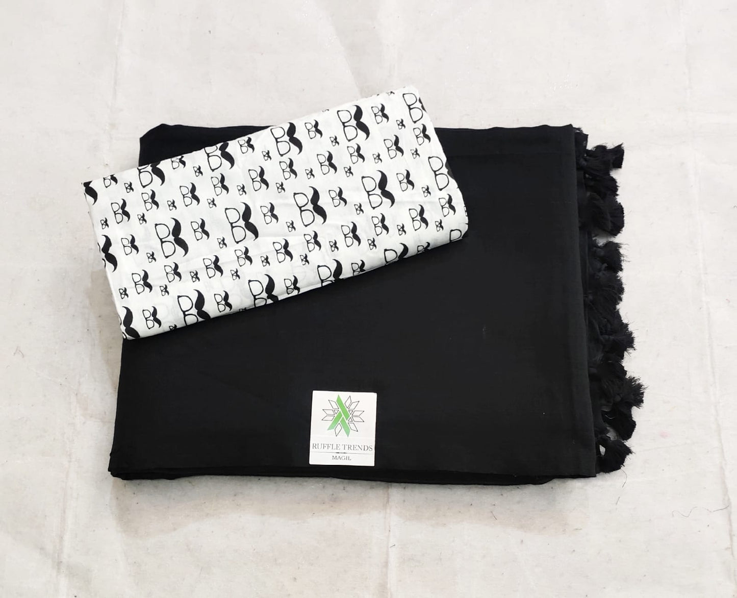BLACK. WHITE  COLOUR TRADITIONAL LOOKING CHANDERI COTTON SAREE